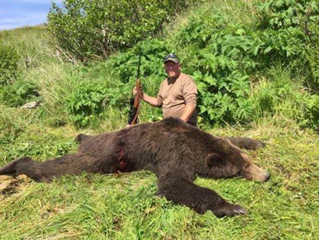Successful Alaskan spring bear hunt with Kitchel's Alaska Guide Service. Book your hunting adventure at www.finandfield.com. #Bear #Alaska #Hunting #Adventure #FinandField
