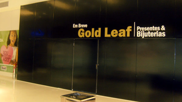 Adesivagem Tapume Parque Shopping Barueri, Loja Gold Leaf