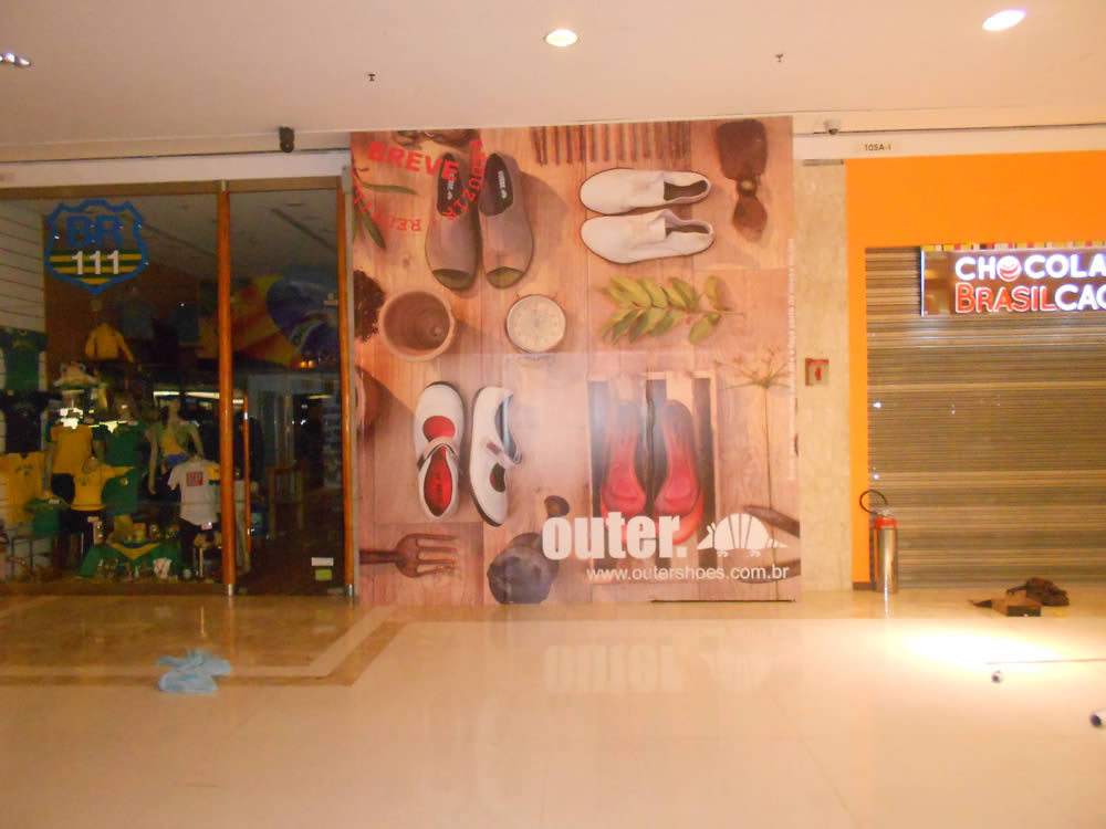 Adesivagem de Tapume Shopping Morumbi, Outer Shoes