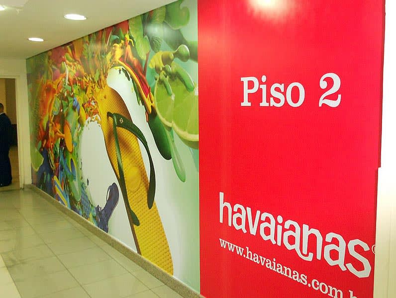 Papel de Parede em Lona Aplicado no Shopping Light Para a Loja Havaianas