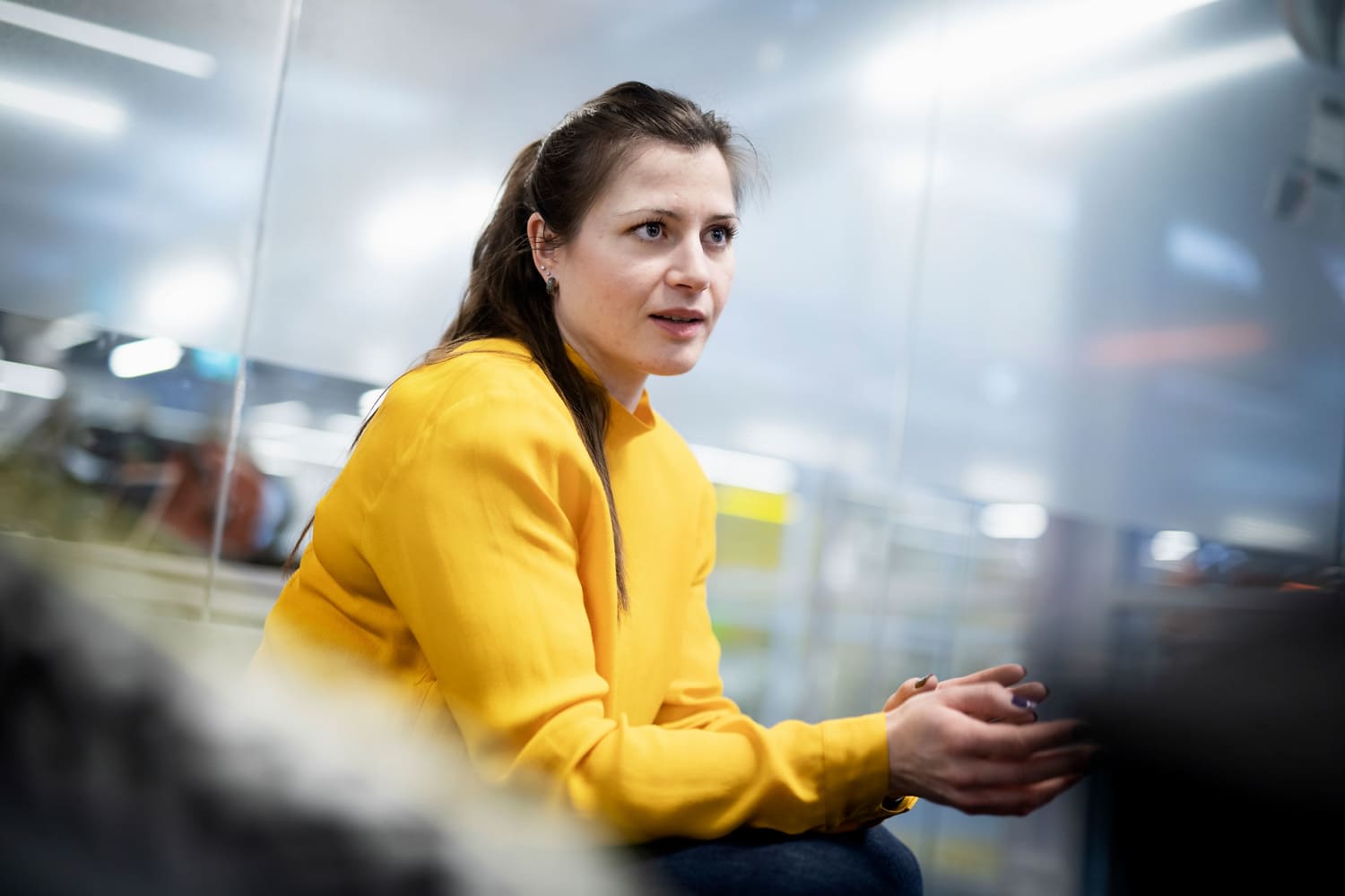 INDUSTRI: Hackerangrep er blitt stor industri, og koster samfunnet og bedrifter enorme summer hvert år. Elisabets oppgave er å tette hullene før kriminelle finner dem.