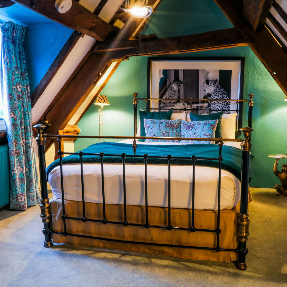 Unique and Boutique Hotels 40th Birthday Gifts