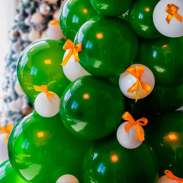 DIY Balloon Christmas Tree