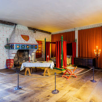Entrance to Tower of London & 3 Course Meal at The Shakedown for 2