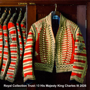 Visit to the Royal Mews & Household Cavalry Museum with Sparkling Tea for 2
