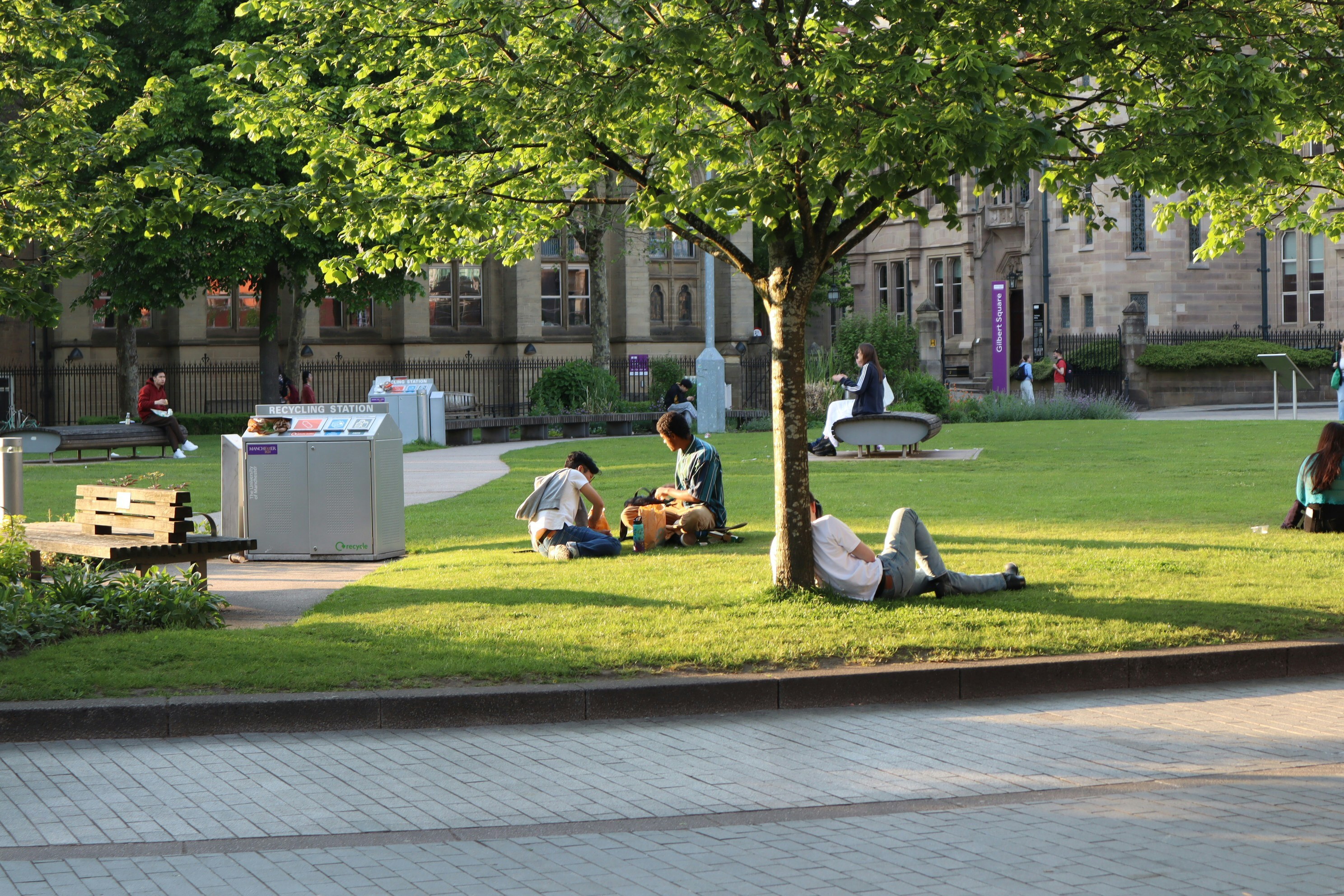 The Complete 2025 Student Guide to Manchester: Checklist, Popular Areas,  Removals & Budgeting Tips
