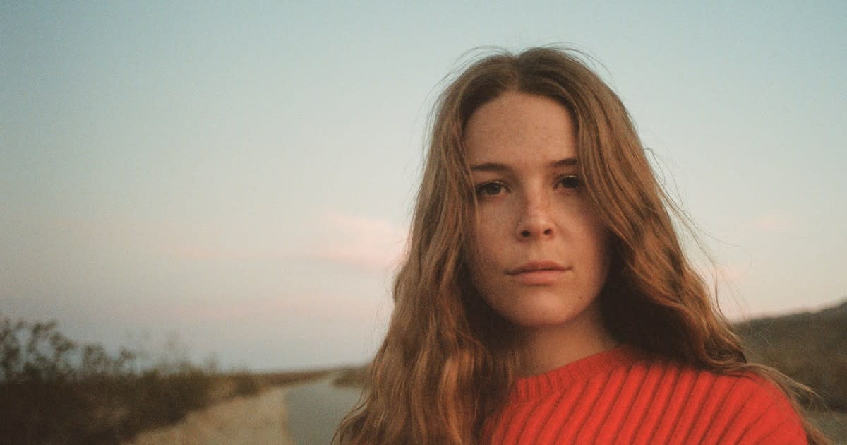 Maggie Rogers kertoo uudesta Horsessinglestään "Se on kappale irti