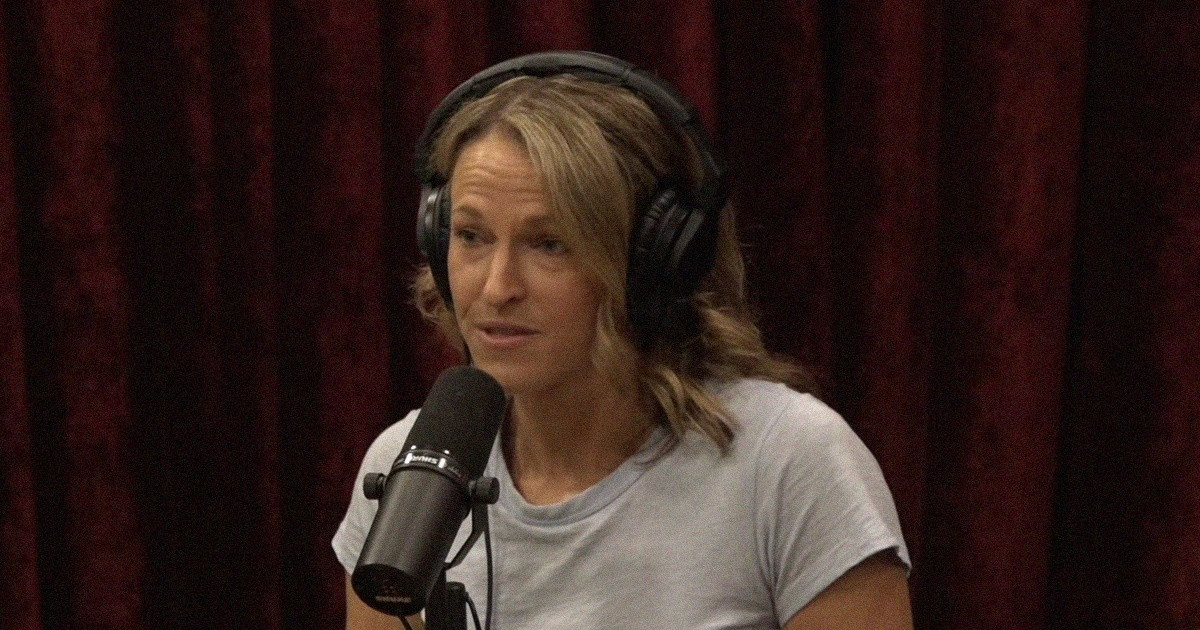 Cassie Coppersmith vieraana The Joe Rogan Experience -ohjelmassa.