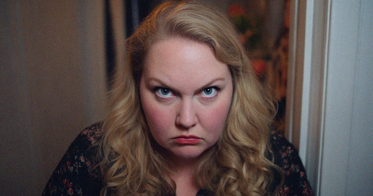Nainen vihaisena.
