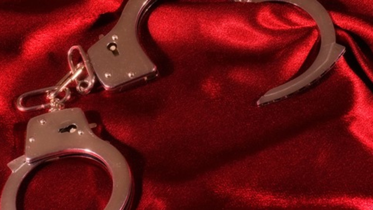 Nämä poliisit puolustavat oikeutta harrastaa seksiä työssään - tutkinnallisista syistä