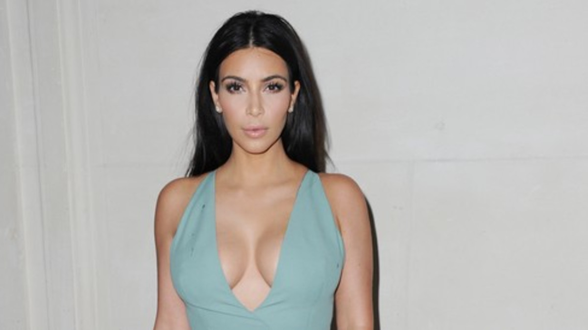 Kim Kardashianin valtava rintavako käänsi päät