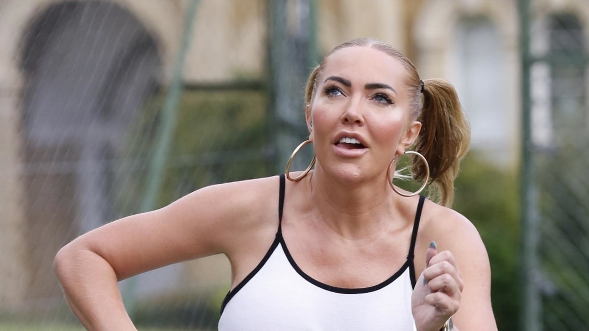 Nyt näkyy läpi! BB-povipommi Aisleyne Horgan-Wallace pelasi tennistä niukoissa kuteissa