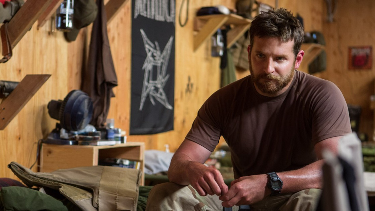 Tänään tv:stä: Bradley Cooper tarkka-ampujana elokuvassa American Sniper - perustuu Chris Kylen muistelmiin