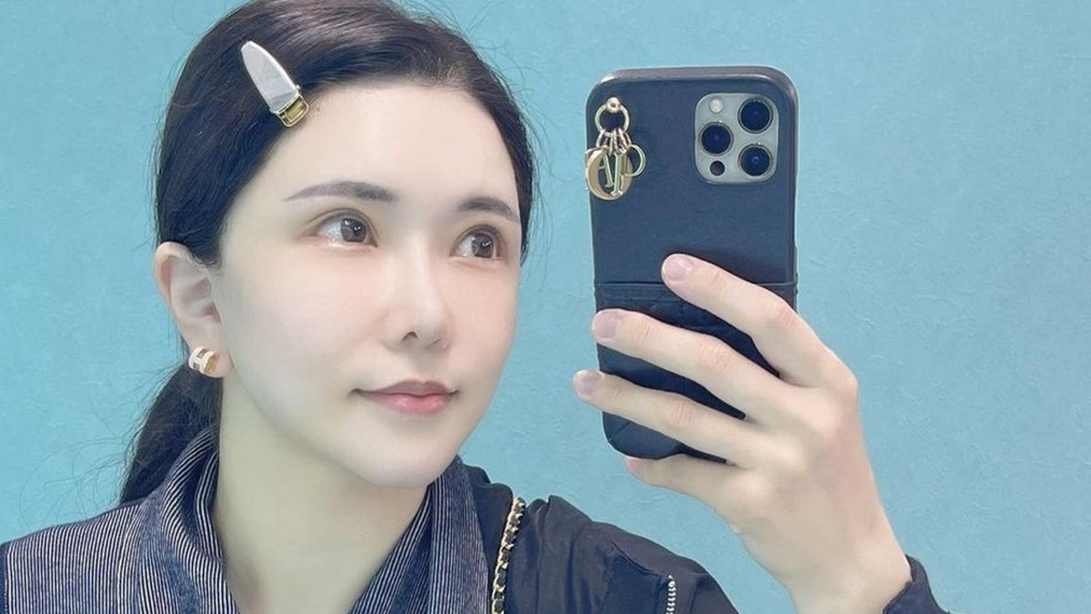 Japanin Instagram-povipommi Anri Okita, 36, loksauttelee leukoja