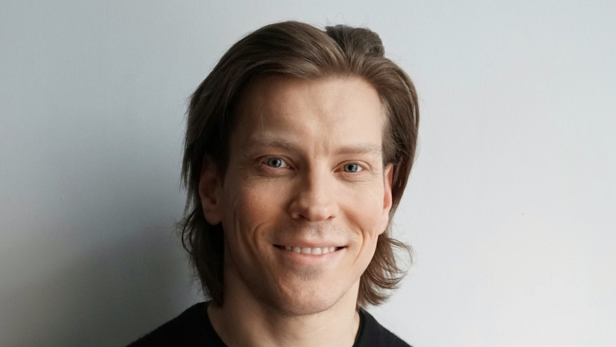 Radio Nova saa uuden äänen - Antti Holma aloittaa Kesäaamun juontajana