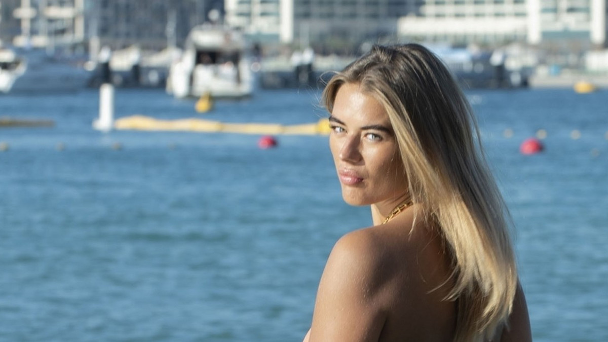 Mikä bikinipeppu! Love Island -hottis Arabella Chi, 29, huumaa