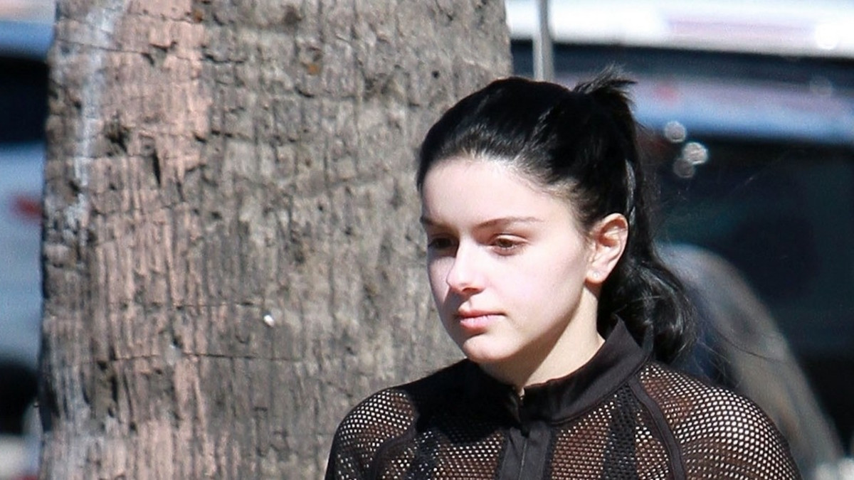 Wow! Moderni perhe -tähti Ariel Winter läpikuultavassa paidassa