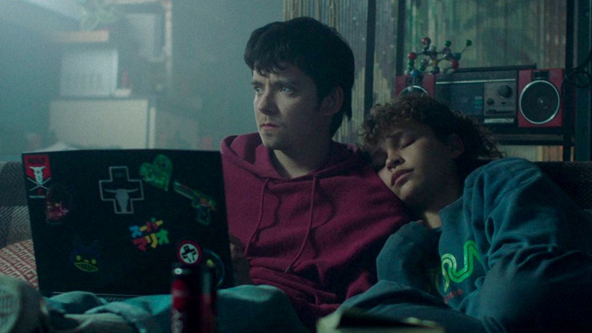Asa Butterfield on Instagram-tähti - Näin Choose or Die -kauhuelokuvan mieskarkki poseeraa