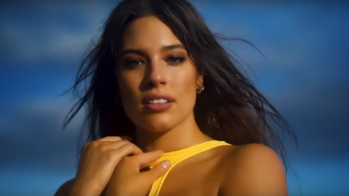Huh, mikä Ashley Graham - yläosakaan ei pysy päällä