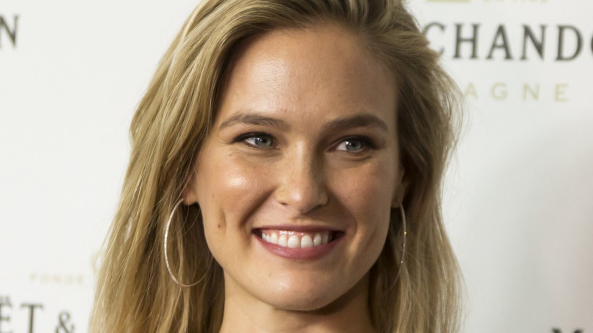 Kurvikaunotar Bar Refaeli käänsi katseet rintavaollaan