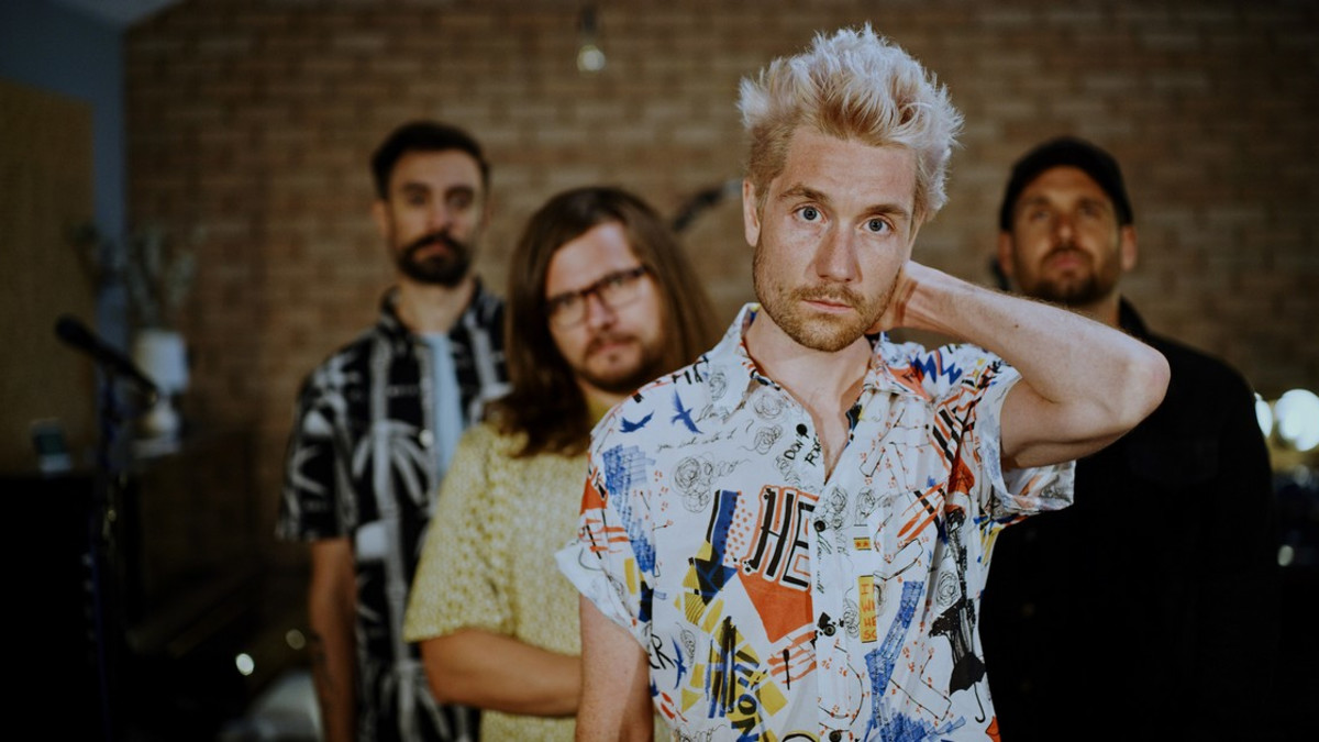 Bastille julkaisi uutta: Shut Off The Lights - Give Me The Future -albumi pian kaupoissa