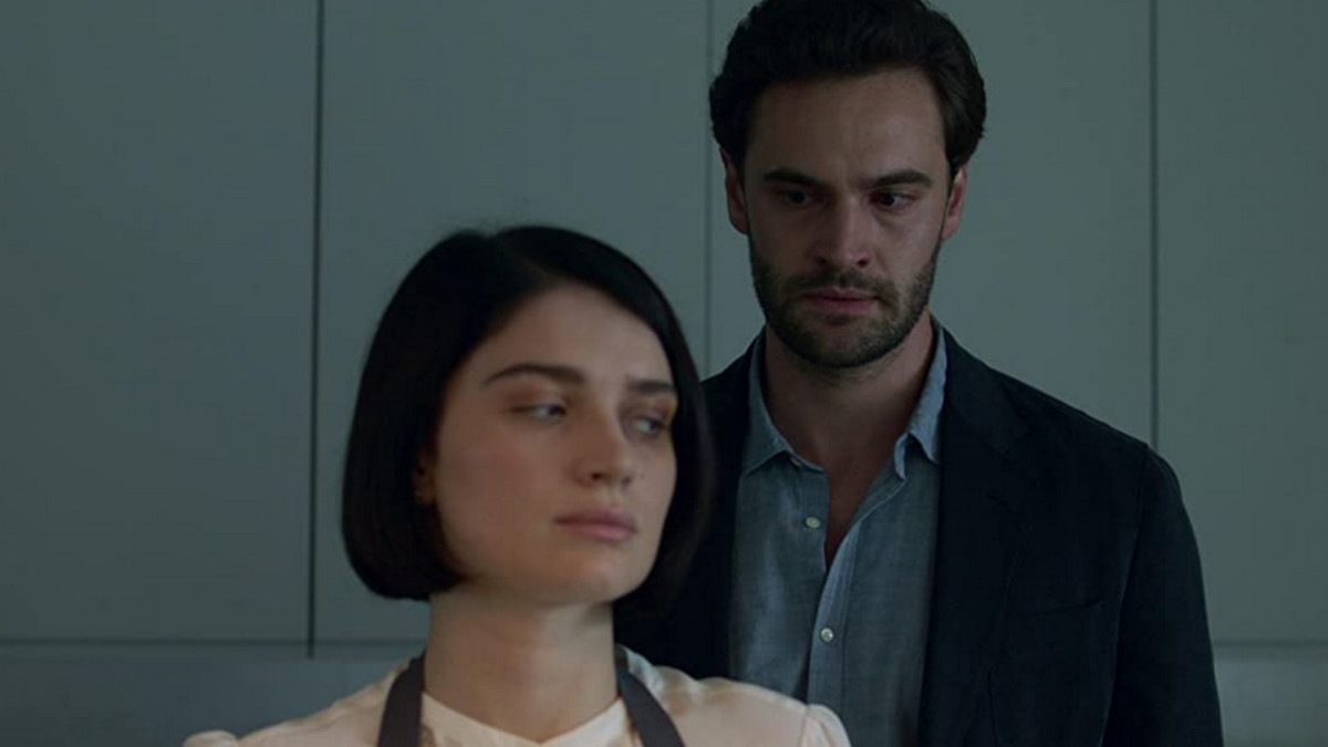 Saako Netflix-hittisarja Behind Her Eyes jatkoa? Lintu herättänyt teorioita