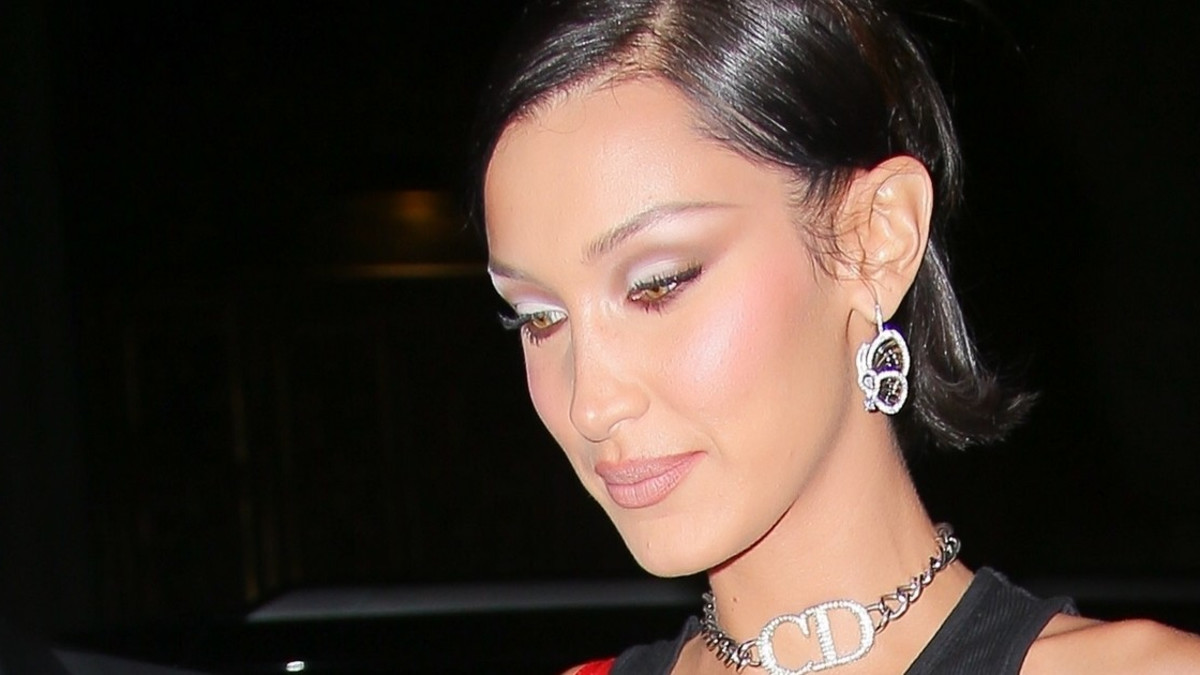 Nyt näkyy läpi! Bella Hadid loksautti leuat