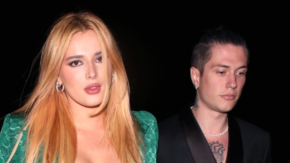 Bella Thorne repäisi - Rinnat nipin napin piilossa