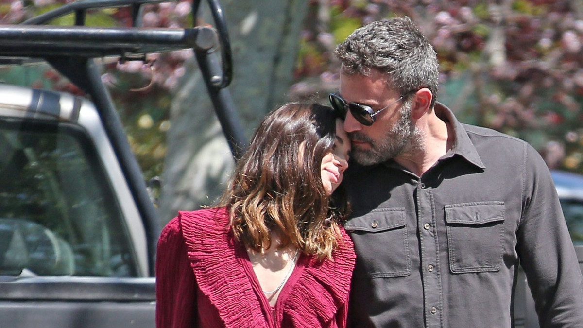 Ben Affleck ja kuuma Hollywood-kaunotar Ana de Armas yhdessä - paparazzit ikuistivat