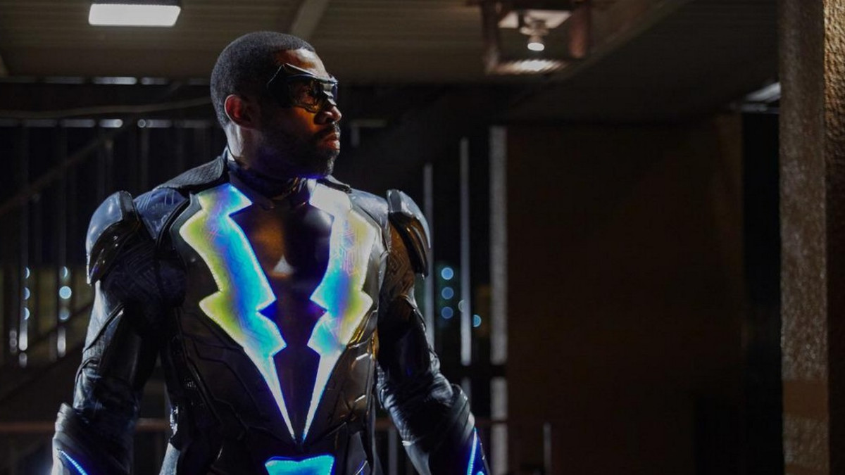 Netflix-supersankarisarja Black Lightning palaa pian - traileri