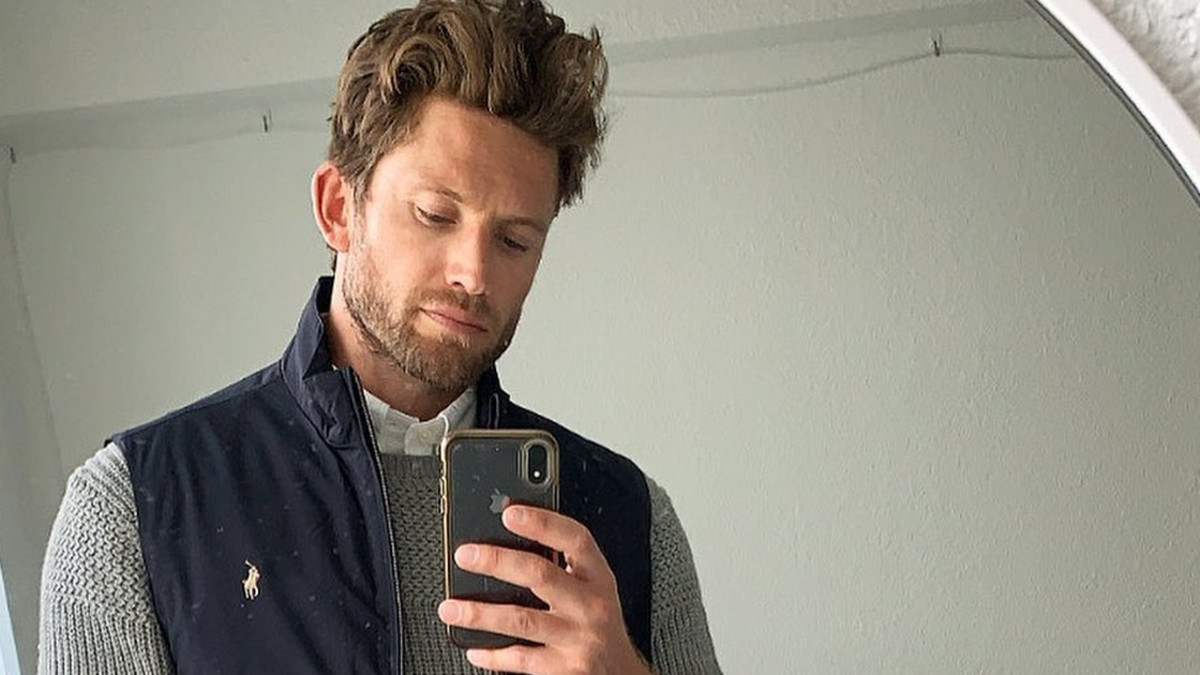 Mikä kroppa! Bachelorette-sarjasta tuttu hurmuri Brady Ervin huumaa
