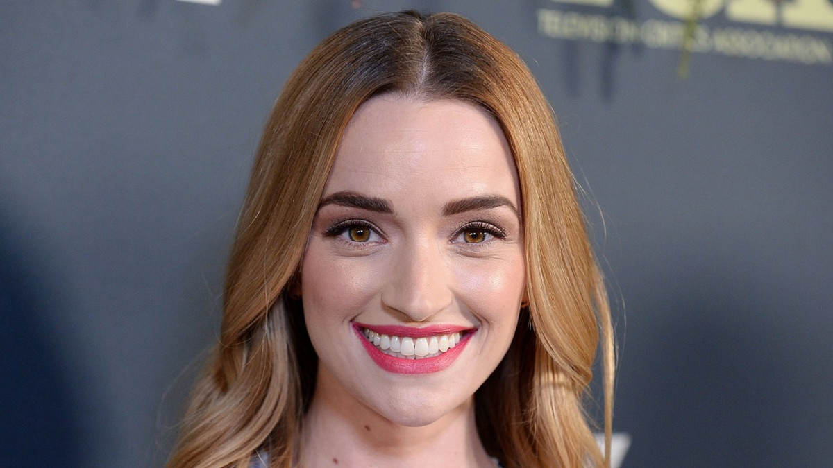 Netflix: Mistä Ginny & Georgia -sarjan Georgia Miller eli näyttelijä Brianne Howey on entuudestaan tuttu?