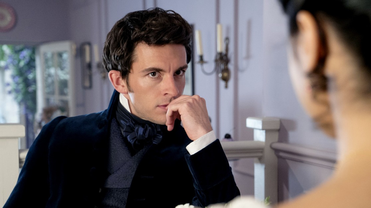 Jonathan Bailey on Bridgerton-hurmuri - tältä hän näyttää Instagram-kuvissaan