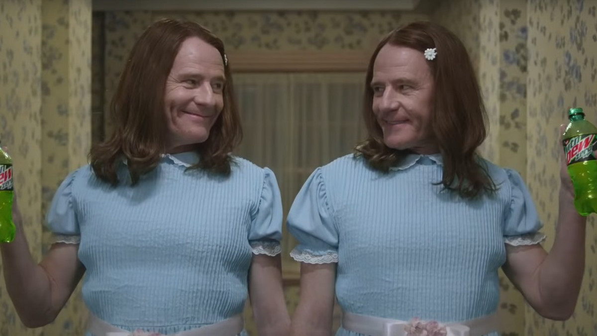 Super Bowl 2020: Breaking Bad -tähti Bryan Cranston hassuttelee Mountain Dew -mainoksessa Hohto-kauhuleffan tunnelmissa
