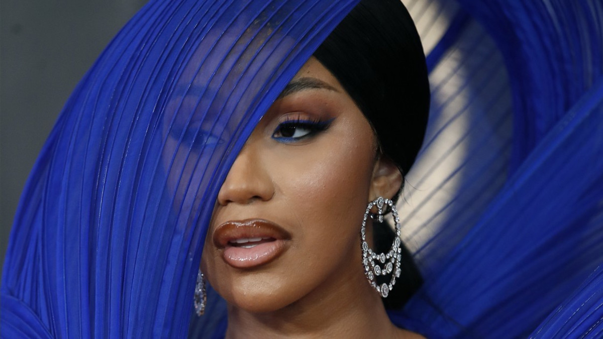 Povi upeasti framilla! Cardi B käänsi päät