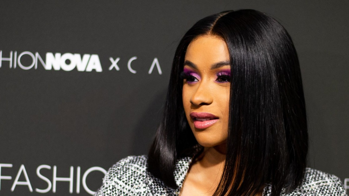 Cardi B bikineissä - paparazzi bongasi Meksikossa