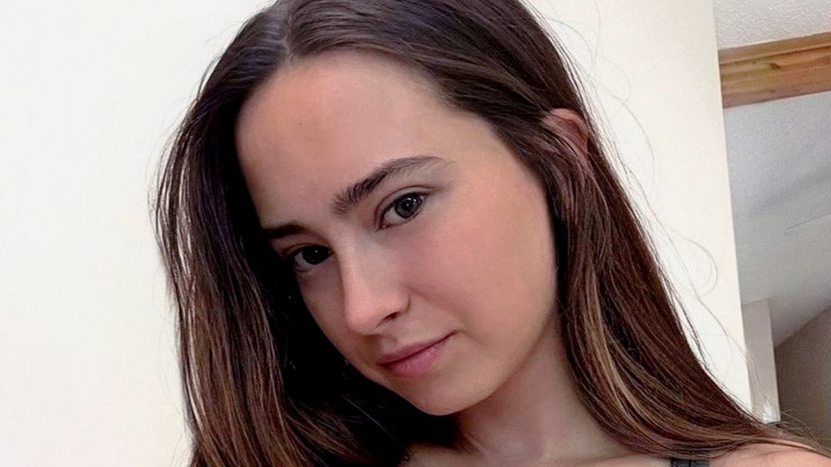 TikTok-povipommi Cecilia Rose, 23, jatkaa rintamuksen hölskyttelyä