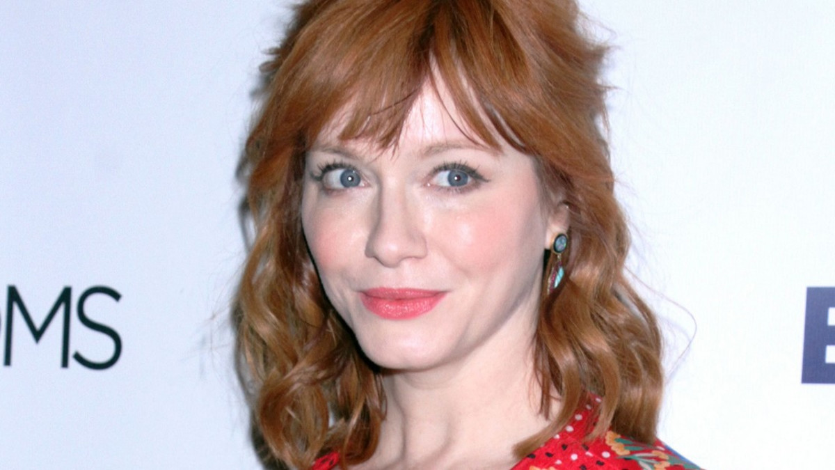 Huh! Mad Men -povipommi Christina Hendricks räväytti taas melkoisen rintavaon