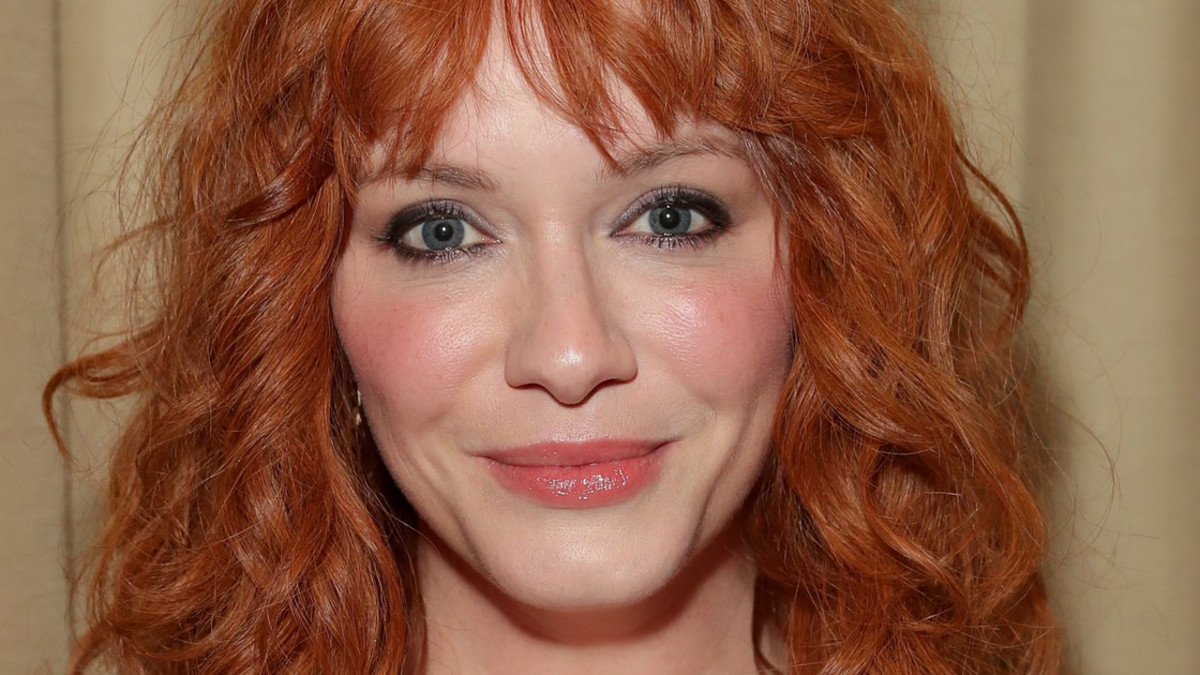 Jättirinnat framille! Mad Men -hottis Christina Hendricks teki sen taas