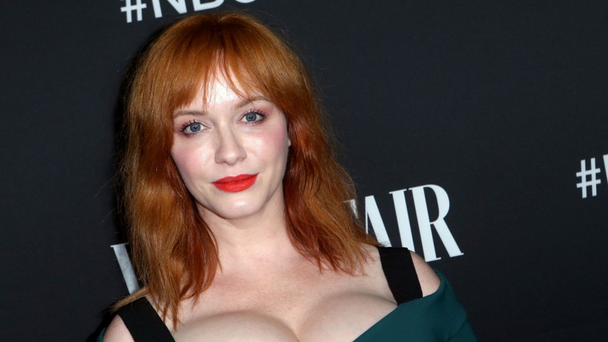 Jättirintavako käänsi päät! Uhkea Mad Men -tähti Christina Hendricks säväytti