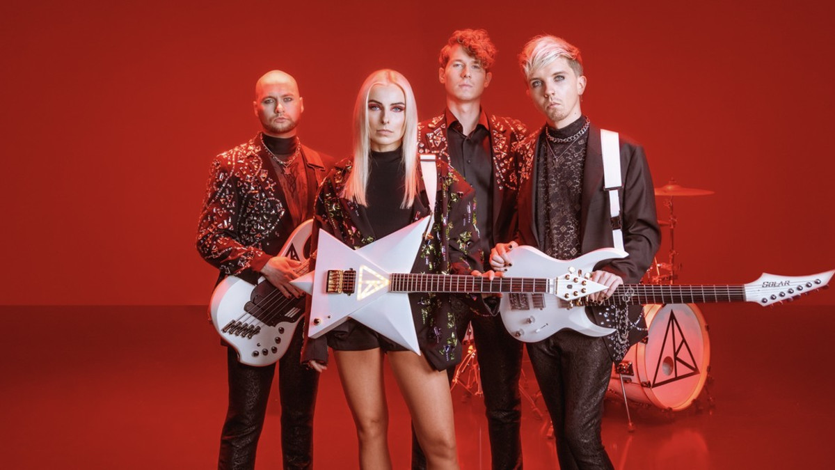 Cyan Kicks julkaisi UMK-biisin Hurricane - Amaranthe-laulaja Elize Ryd mukana yhteistyössä