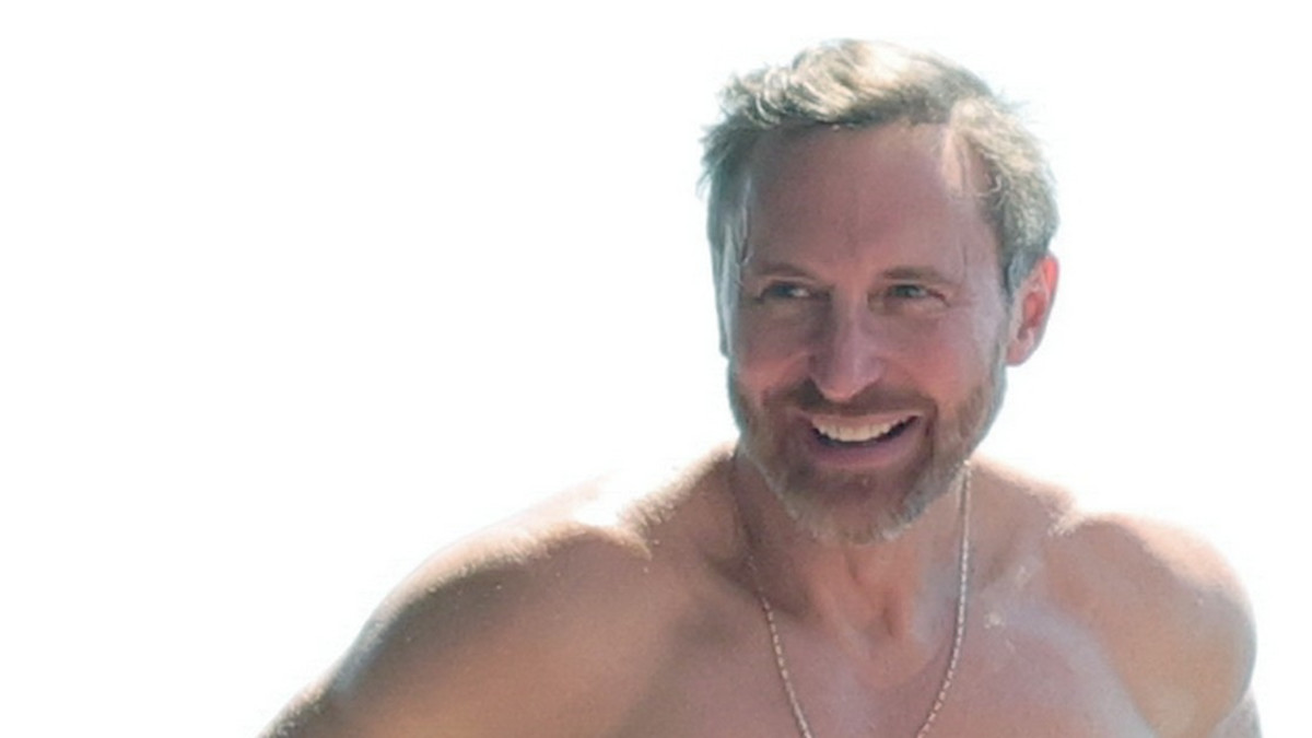 David Guetta viiletti ilman paitaa - Missä tyttöystävä?