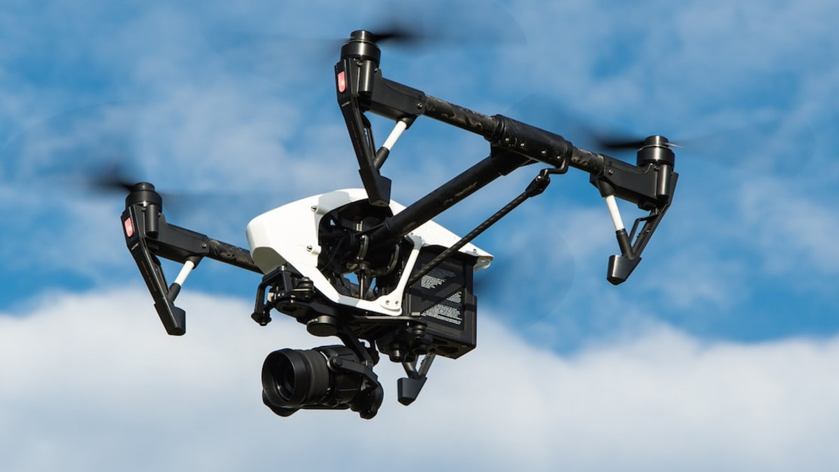 Nyt kävi lähellä - poliisi selvittää drone-videon kuvaajaa