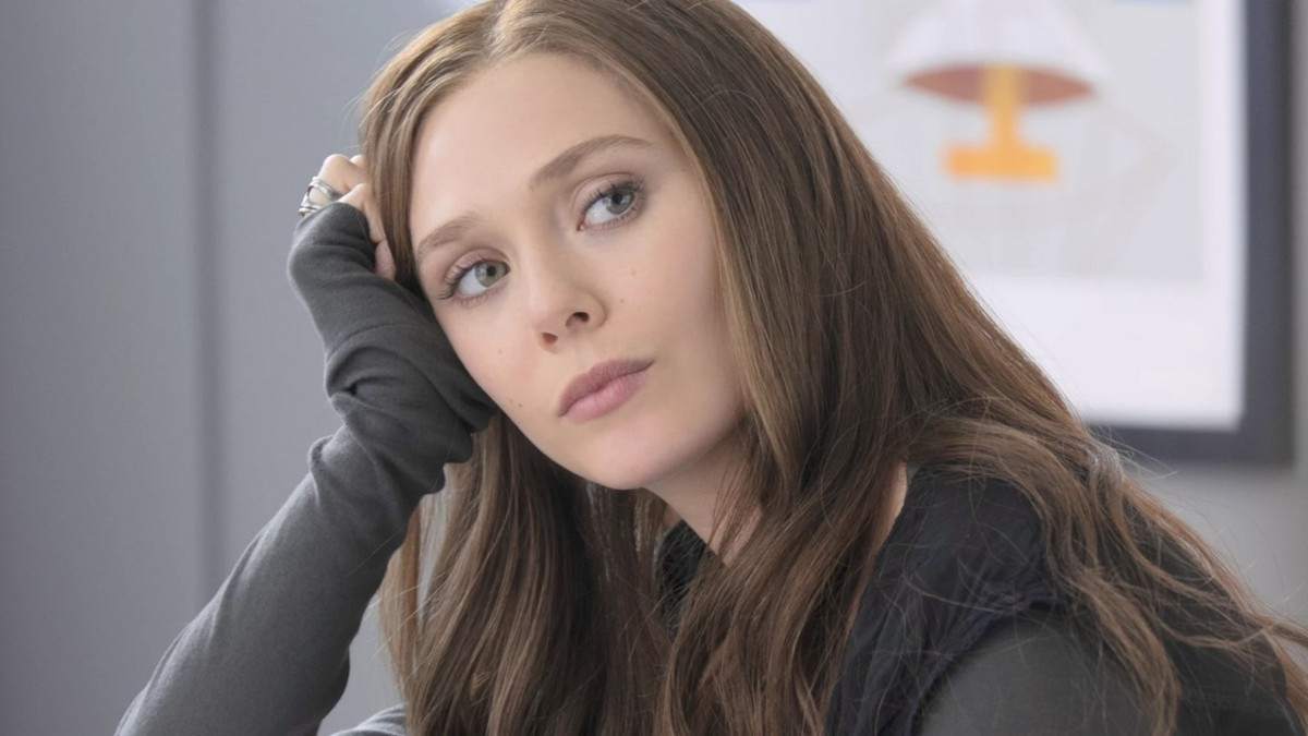 Marvel-kaunotar Elizabeth Olsen jäi paparazzien haaviin rannalla