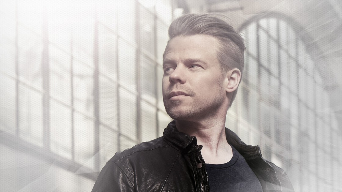 Ferry Corsten coveroi ysärielectroa - Space Invaders Are Smoking Grass