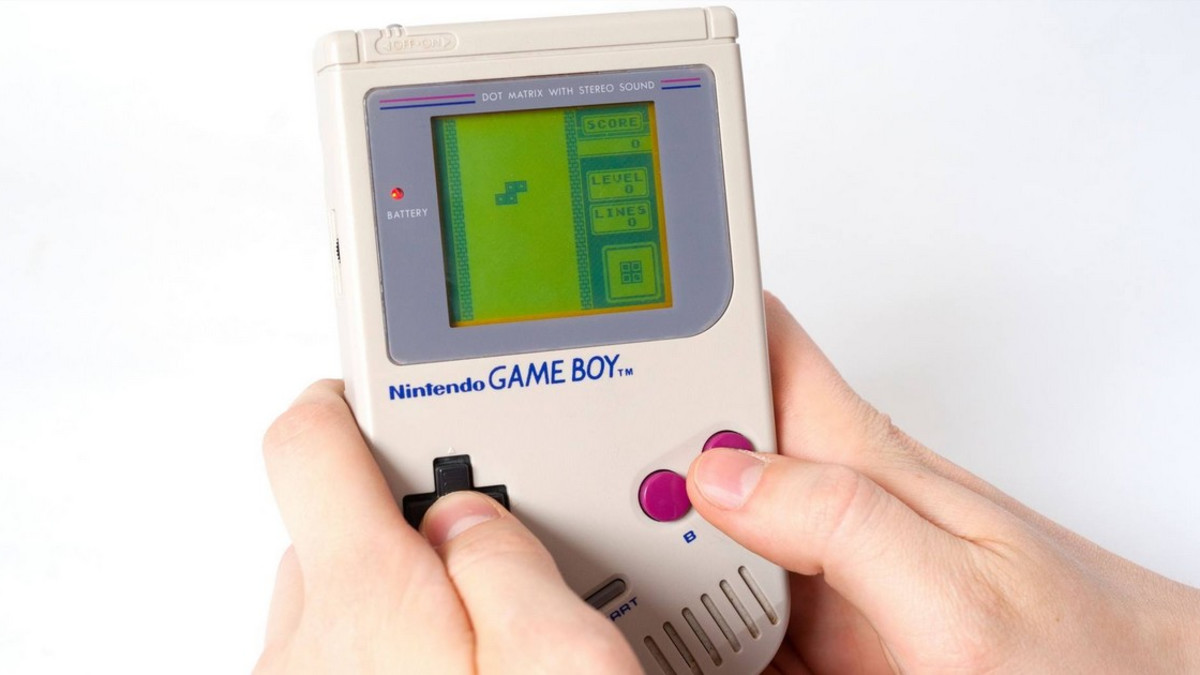 Mies pukeutui Game Boyksi - eikä siinä vielä kaikki