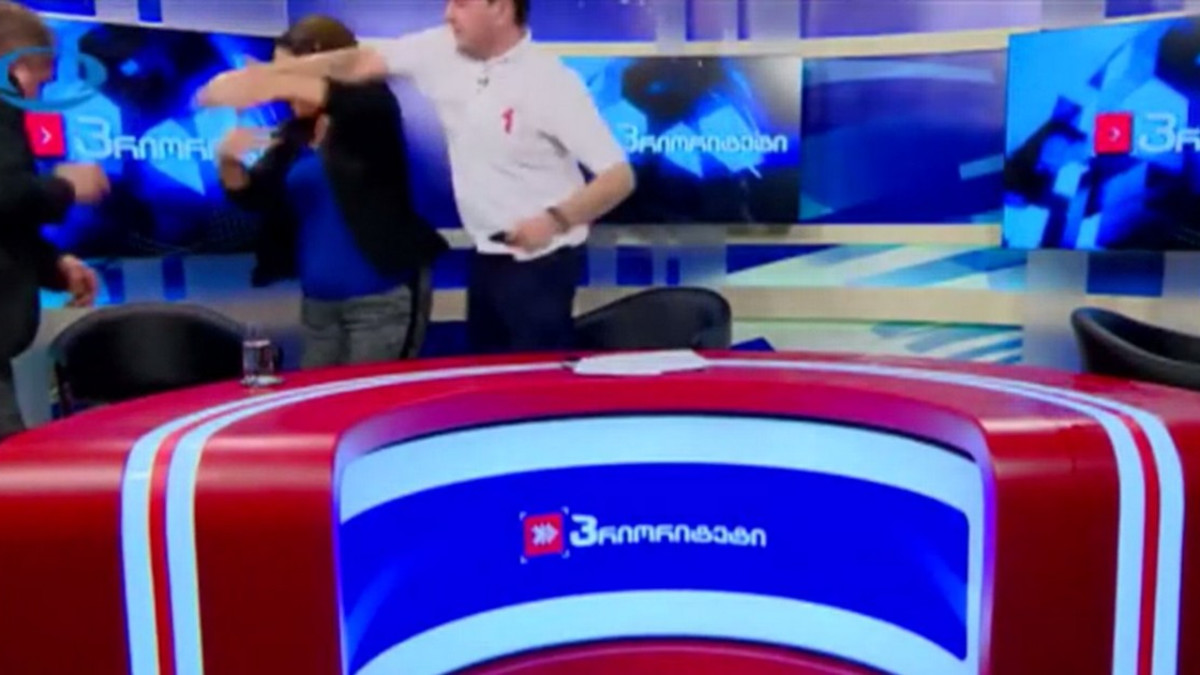 Raju välikohtaus! Poliitikot tappelivat suorassa tv-lähetyksessä