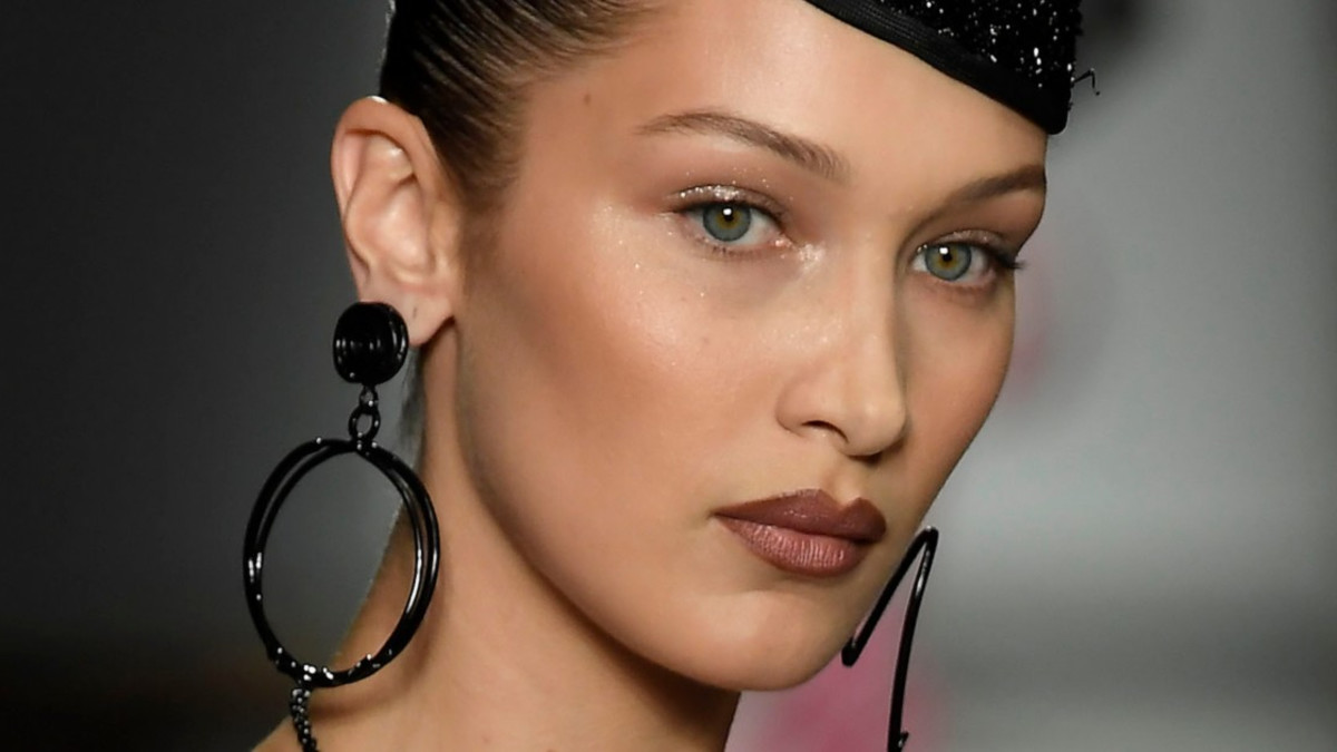 Wow, mikä Bella Hadid - läpinäkyvästä asusta näkyi povi lähes kokonaan