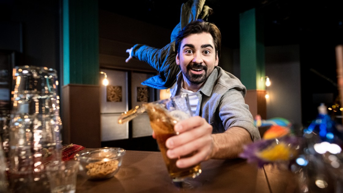 Constantinos "Gogi" Mavromichalis saa oman talk show'n - Gogin kantabaari starttaa 17.12.