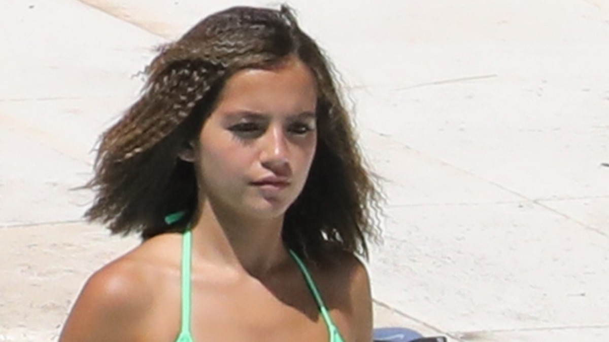 Paparazzi iski! Seikkailija Doraa pian leffassa esittävä Isabela Moner bikineissä
